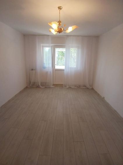Apartament de 3 camere, etaj 2/4, zona Alexandru cel Bun