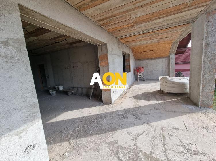Casa la rosu,2100 mp teren,zona Micesti