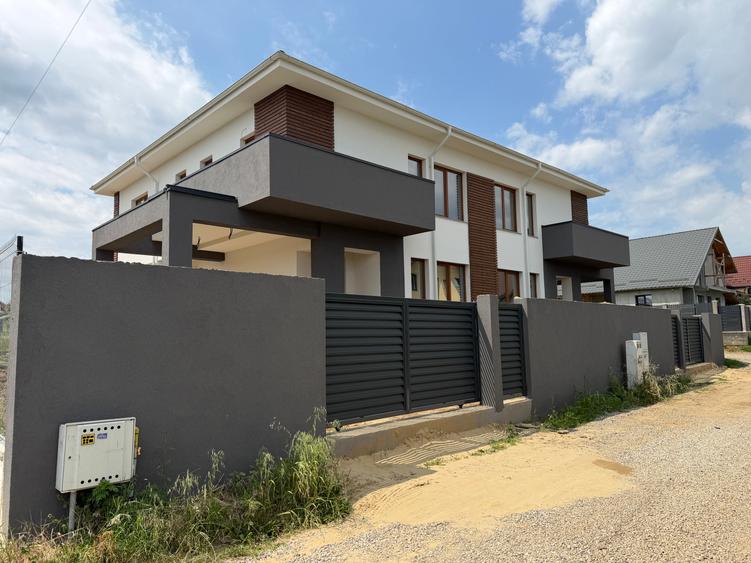 Casa Individuala Cuplata de vanzare in Paulesti