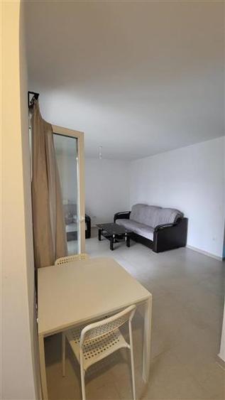 Inchiriem Apartament 2 Camere, Mobilat, Studio, Tractorul
