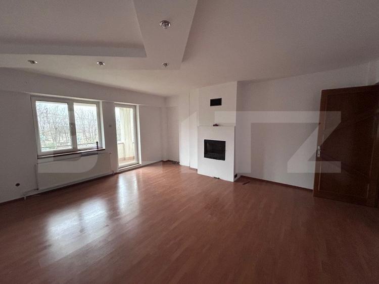 Casa cu 7 camere, 4 bai, 330 mp, 900 mp curte, zona Ford