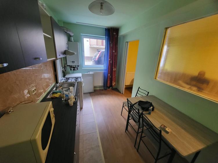 Apartament cu 2 camere de închiriat - Zona Florilor