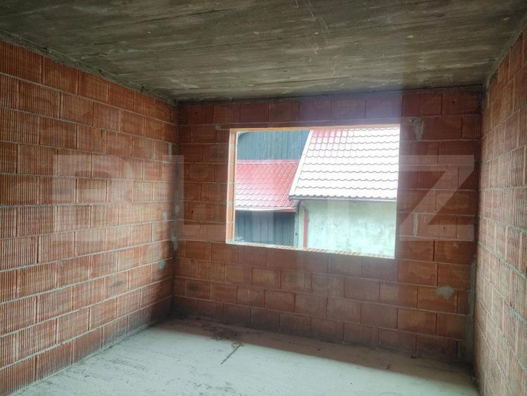 Casa la rosu, 350 mp utili, zona Marginea