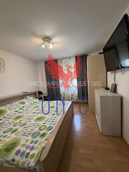 3 decomandate 1 Mai - 21