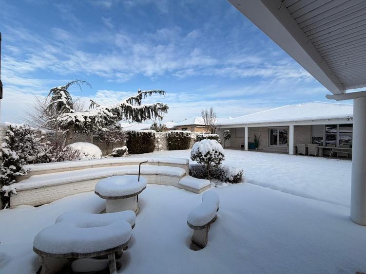 Casă elegantă, complet mobilată, cu curte amenajată - 16