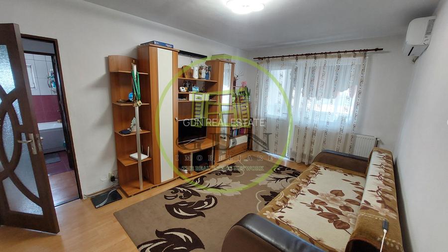 Apartament trei camere semidecomandat, etajul 5, Craiovita zona Niella - 2