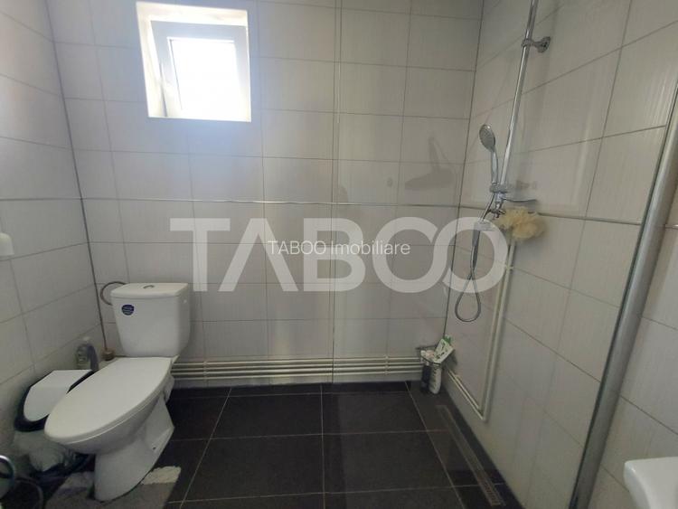 Casa de vanzare teren 950 mp si deschidere 21 m in zona Calea Poplacii - 12