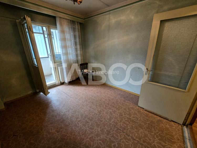 Apartament decomandat 4 camere 4 balcoane 2 bai etaj 1 Central Sibiu - 11