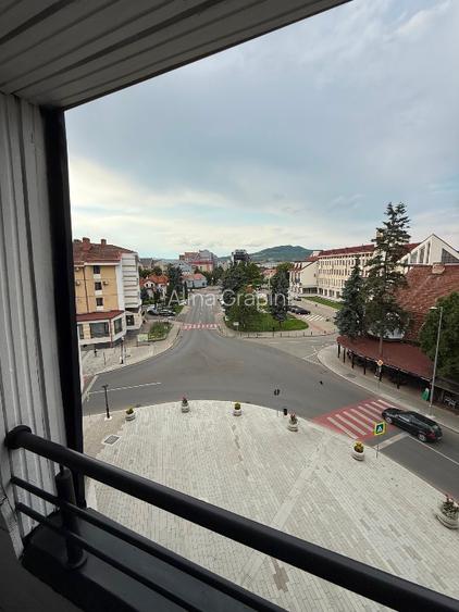 apartament cu 3 camere in centrul orașului, lângă hotel Coroana  - 9