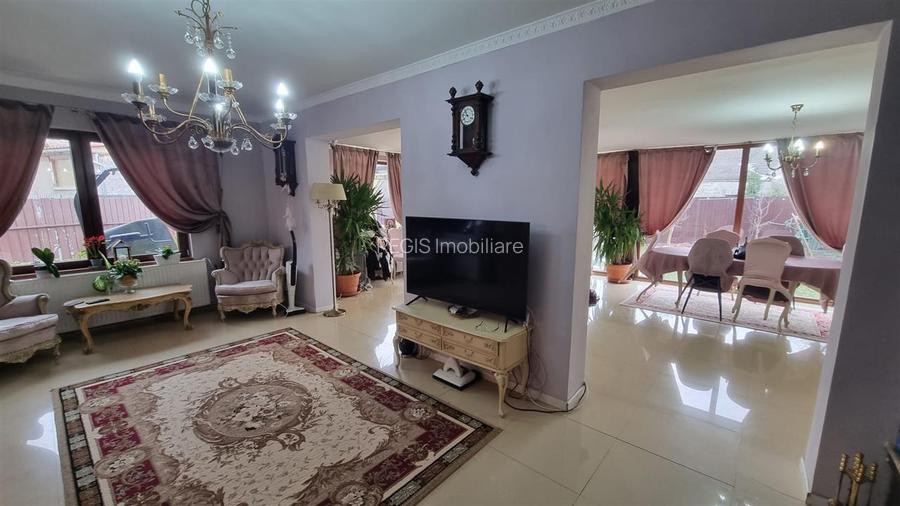 Casa de vanzare moderna cu costuri reduse, panouri solare si spatiu comercial in - 3