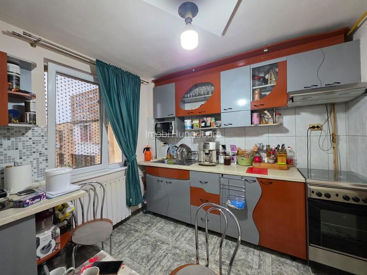 Apartament 3 camere decomandat, Deva - Str. Progresului 65 mp Etaj 4 - 4