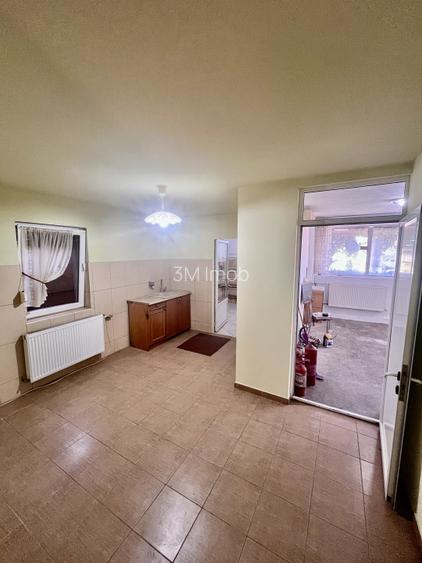 Casa de vanzare Frumusani - Spatiu Comercial la Parter - 25 min de Bucuresti  - 10