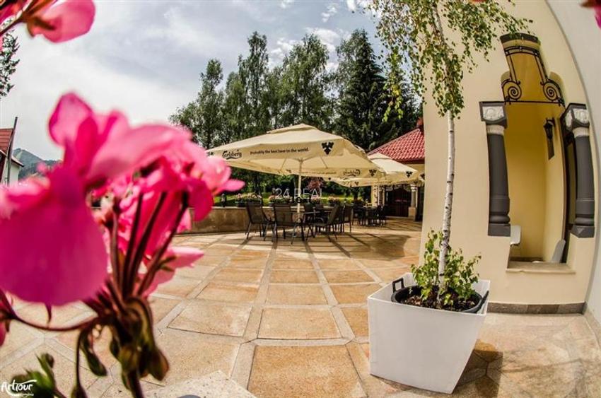 Hotel de vanzare in Predeal potrivit pentru investitie - 12