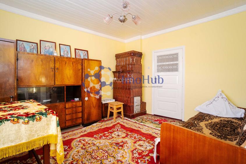 Teren de 2200 mp si casa in sat Voinesti, langa biserica - 6