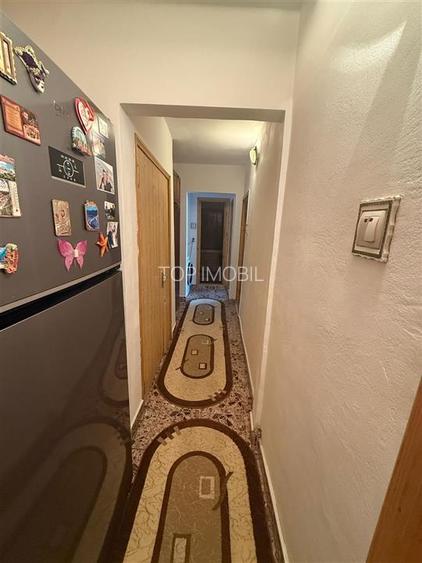 Apartament cu 3 camere decomandat, 2 bai, etajul 2 - Cug - Aleea Tudor Neculai - 12