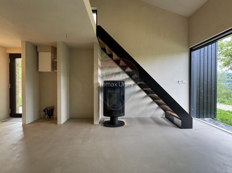 Doua case la munte, cu vedere superba, localizate in Poiana Marului - 4