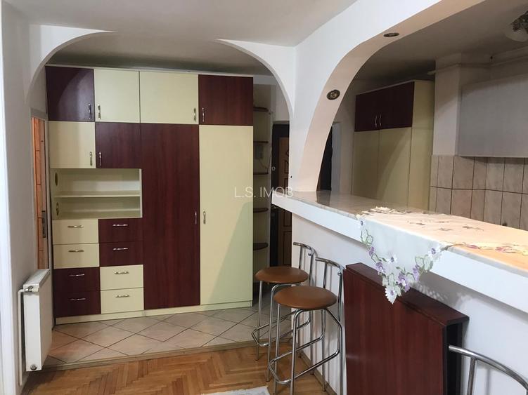 Vând garsonieră spațioasă în zonă centrală - 2