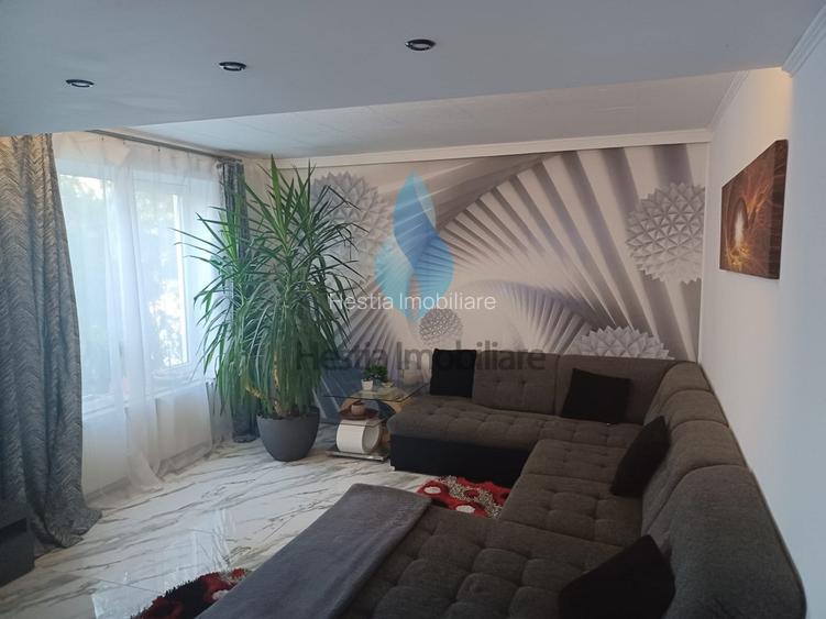 Vila D+P+M, 1000mp teren, Bucium-Lidl (spate). - 2