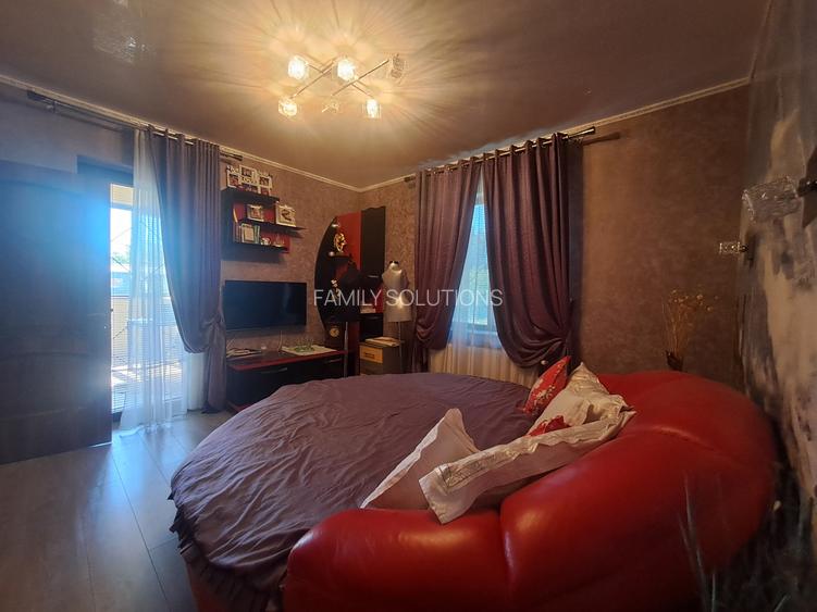 Casa individuala cu piscina. P+1+M. zona foarte buna - 30