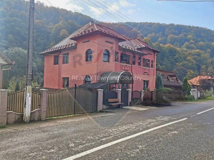 Casă / Vilă cu 7 camere de vânzare - 2