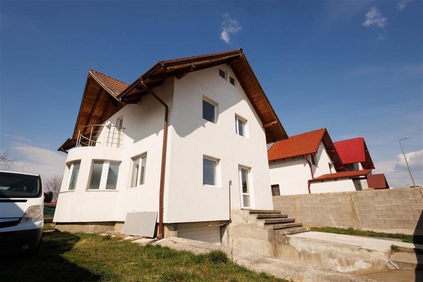 Casa spatioasa cu etaj si curte în Ghimbav