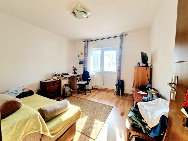 Apartament 4 camere de vanzare str Soveja, etaj 1