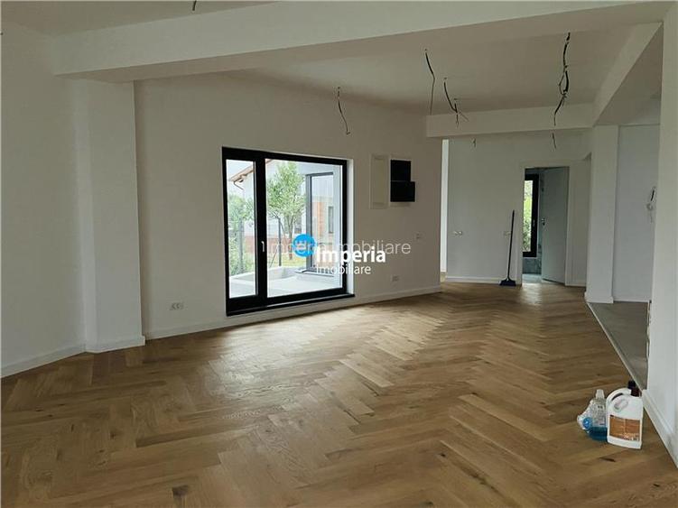 Persoana fizica de vanzare doua VILE DE LUX cu vedere la lac CORBEANCA - 8