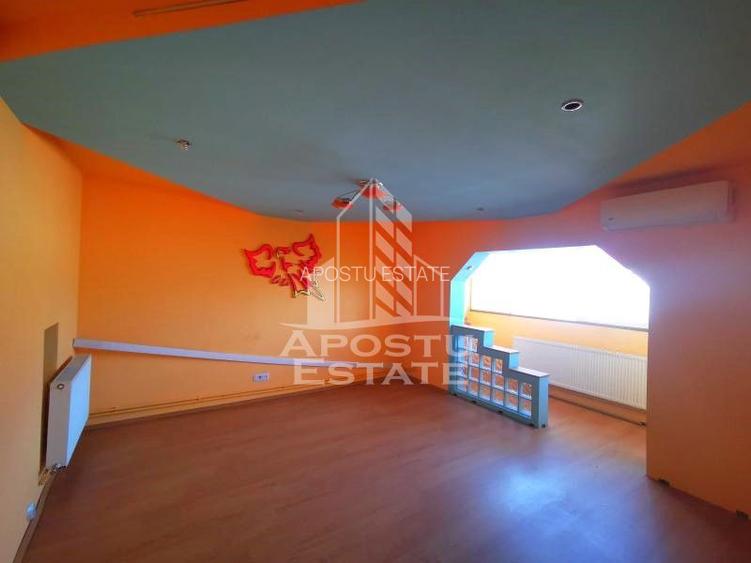 Apartament cu 3 camere, decomandat, 2 balcoane, 2 bai,etaj intermediar - 2