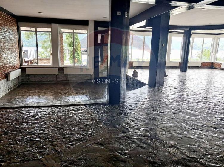 Pensiune Eselnita / 16 camere / Teren - 1448 mp / Ponton - 7