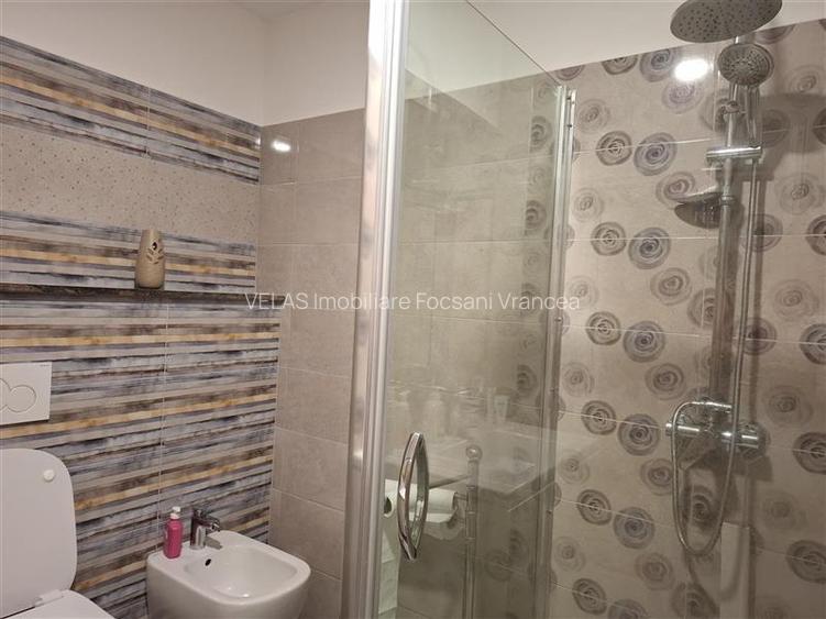 Apartament 2 camere, transformat in 3 camere, parter - 17