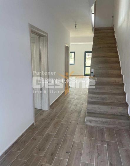 Vila tip duplex, finisaje la alegere, curte, Bragadiru - 4