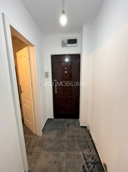 Etaj 1-Tatarasi-Ateneu- 2 Camere-bloc fara risc-renovat - 4