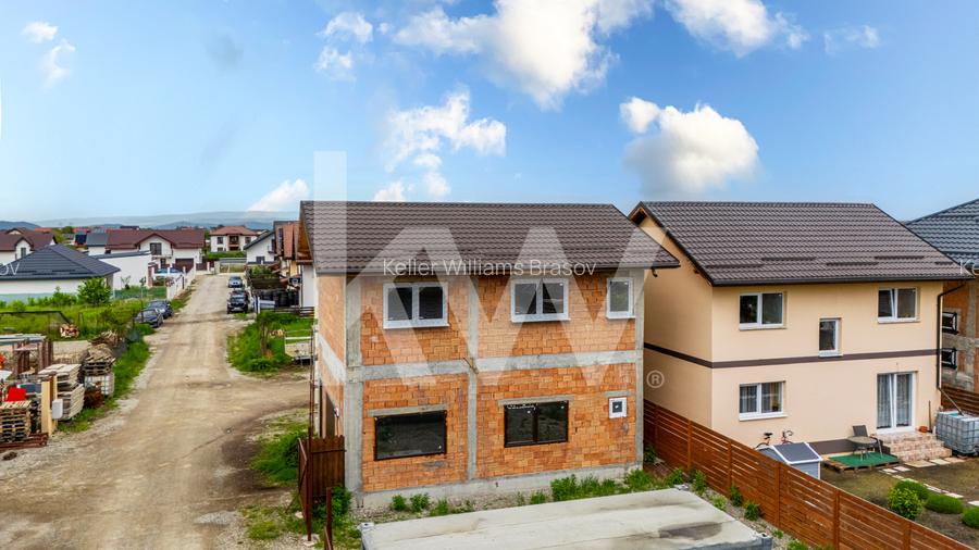 Casa singur in curte, la rosu, Izvor, Comision 0% - 2