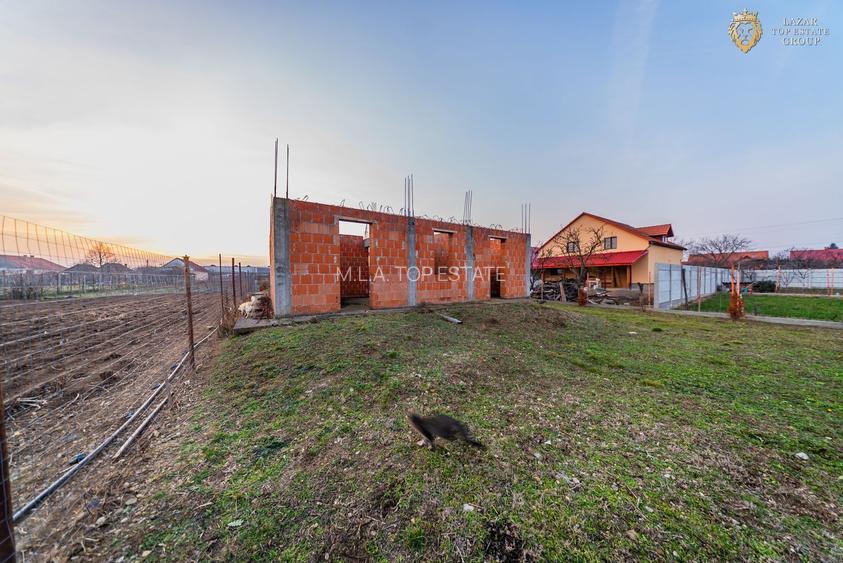 Teren de vanzare cu casa la rosu in Santana - 8