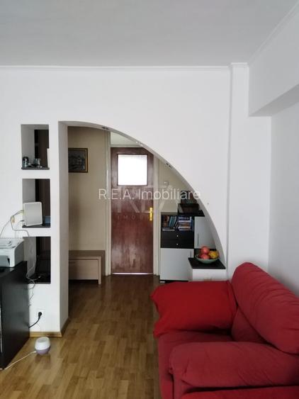 3 camere, et 8/10,  80mp, bloc din 1984/ Drumul Taberei - 4