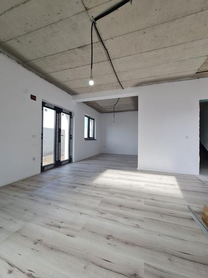 Case Cubiste in Faza de Executie Arhitectura Moderna, Teren Generos, Utilitati