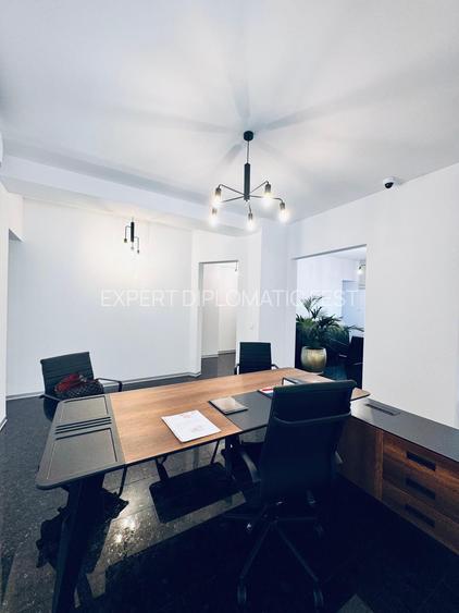 Romana - Caderea Bastilei - parter- 4 camere - 120 mp - Pret 1800 euto - 4