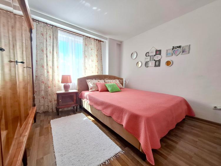 Apartament 3 camere  decomandat , zona  Cetate - 3