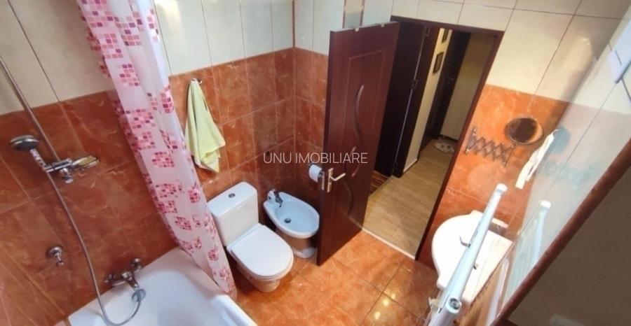 Dacia - Scoala G. Cosbuc - 3 camere decomandat - doua bai - 3