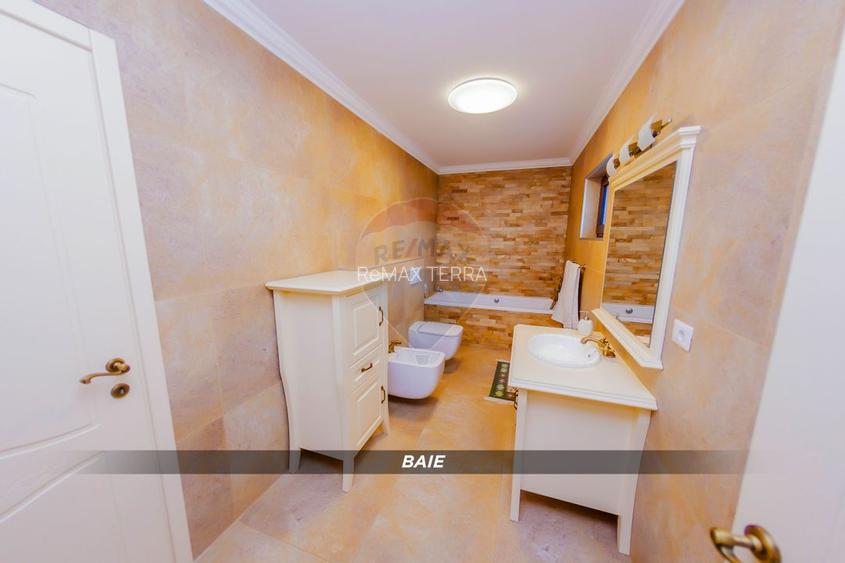 DE VANZARE Casa de Familie cu Piscina si Mult Spatiu Exterior - 19