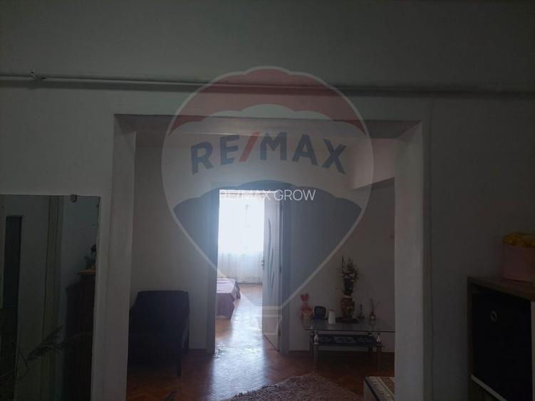 Apartament cu 4 camere decomandat de vânzare în Moinesti - 7