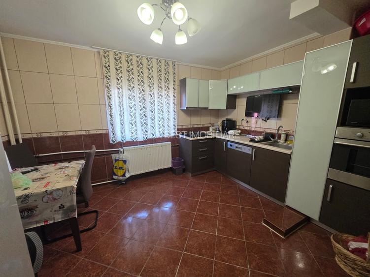 Vitanul nou, chiar pe Foisorului, stradal, bloc reabilitat - 11