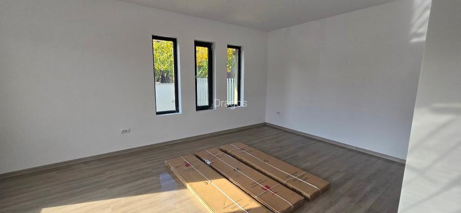 Casă Individuală Cuplată, 4 camere , Stradă asfaltată , Toate utilitățile - 6