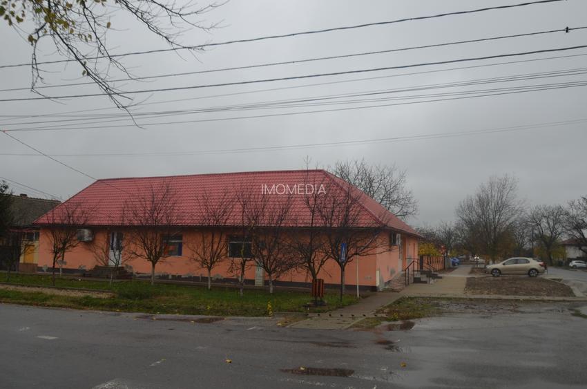 Casa in centrul comunei Padureni - 9