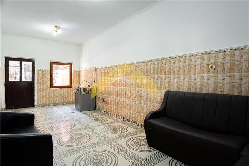 Casa in zona Parneava 5 camere de vanzare - 18