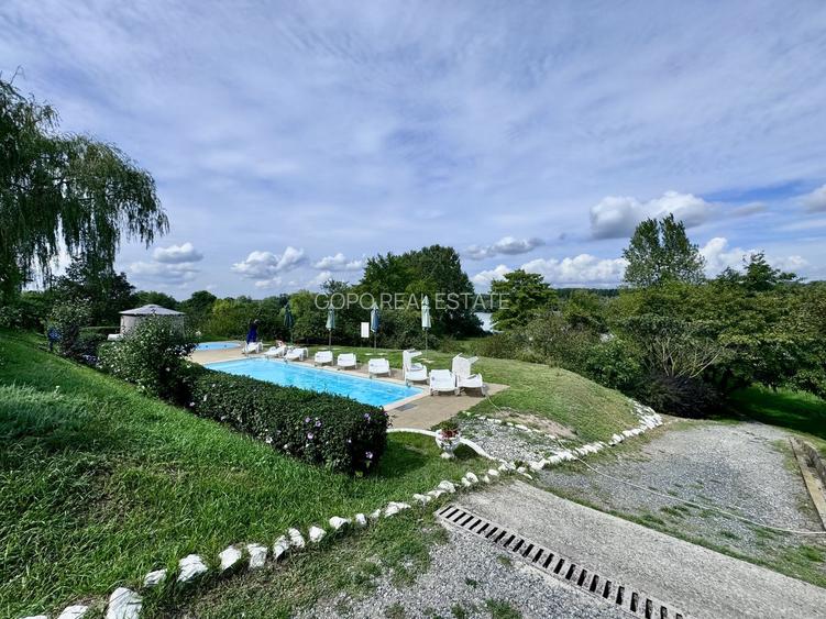 Hotel 20 camere Delta Dunarii 100 m deschidere teren 12000 mp acces auto - 2