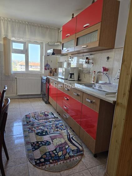 Apartament 3 camere, decomandat, etaj 3/4, mobilat, centrala gaz, termen lung - 10