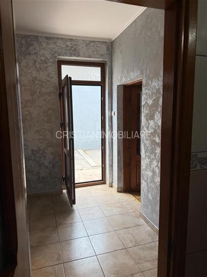 Casa zona centrala, 5 camere,  compusa din doua apartamente, chirpic si caramida - 2