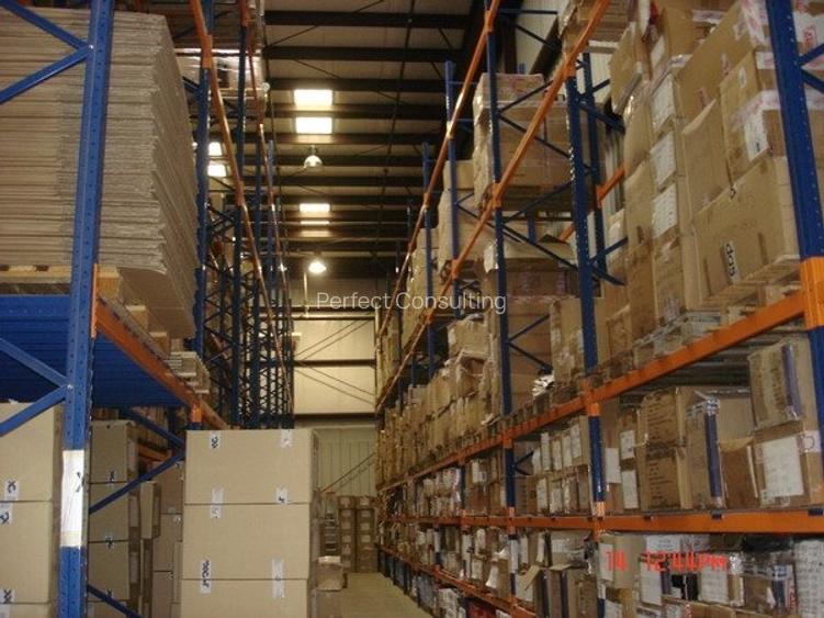 Militari 890mp in parc logistic+birouri - 3