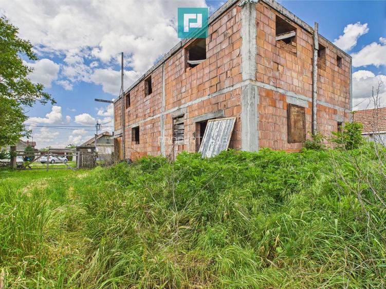 Casă mare, la rosu cu teren generos în Șimand - 6